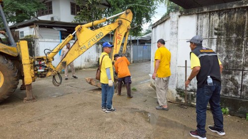 ทน.แม่สอด ร่วมกับ เรือนจำอำเภอแม่สอด ลงพื้นที่ขุดลอกท่อระบายน้ำ ในเขตพื้นที่เทศบาลนครแม่สอด