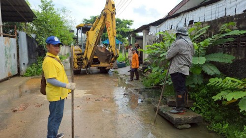 ทน.แม่สอด ร่วมกับ เรือนจำอำเภอแม่สอด ลงพื้นที่ขุดลอกท่อระบายน้ำ ในเขตพื้นที่เทศบาลนครแม่สอด