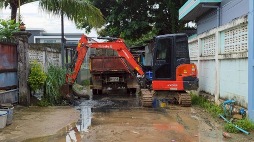 ทน.แม่สอด ร่วมกับ เรือนจำอำเภอแม่สอด ลงพื้นที่ขุดลอกท่อระบายน้ำ ในเขตพื้นที่เทศบาลนครแม่สอด