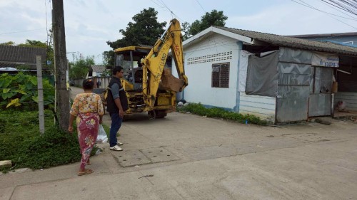 ทน.แม่สอด ร่วมกับ เรือนจำอำเภอแม่สอด ลงพื้นที่ขุดลอกท่อระบายน้ำ ในเขตพื้นที่เทศบาลนครแม่สอด