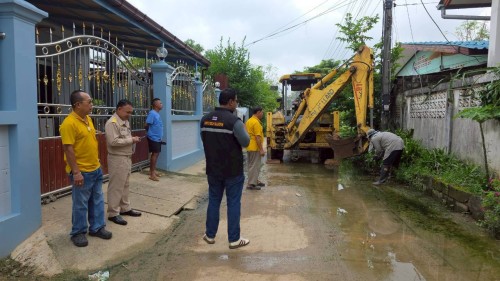 ทน.แม่สอด ร่วมกับ เรือนจำอำเภอแม่สอด ลงพื้นที่ขุดลอกท่อระบายน้ำ ในเขตพื้นที่เทศบาลนครแม่สอด