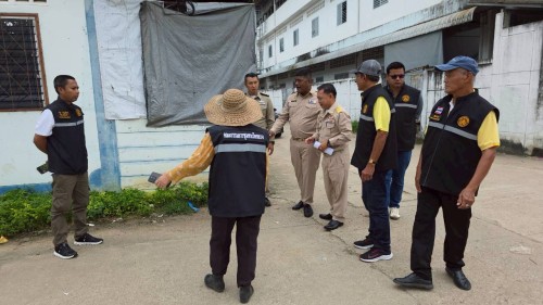 ทน.แม่สอด ร่วมกับ เรือนจำอำเภอแม่สอด ลงพื้นที่ขุดลอกท่อระบายน้ำ ในเขตพื้นที่เทศบาลนครแม่สอด