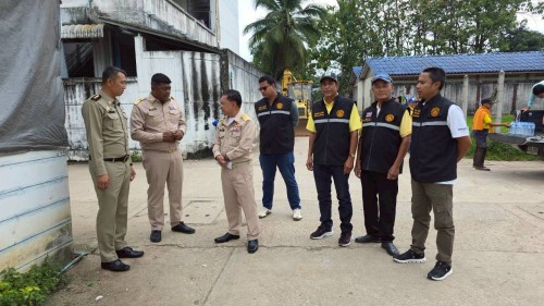 ทน.แม่สอด ร่วมกับ เรือนจำอำเภอแม่สอด ลงพื้นที่ขุดลอกท่อระบายน้ำ ในเขตพื้นที่เทศบาลนครแม่สอด