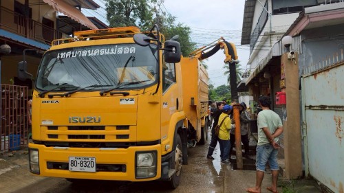ทน.แม่สอด ร่วมกับ เรือนจำอำเภอแม่สอด ลงพื้นที่ขุดลอกท่อระบายน้ำ ในเขตพื้นที่เทศบาลนครแม่สอด