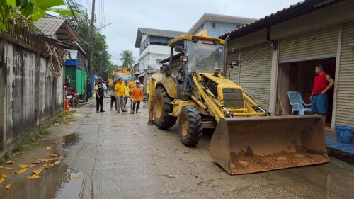 ทน.แม่สอด ร่วมกับ เรือนจำอำเภอแม่สอด ลงพื้นที่ขุดลอกท่อระบายน้ำ ในเขตพื้นที่เทศบาลนครแม่สอด