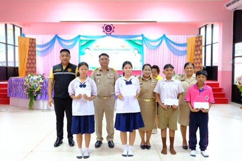 เทศบาลนครแม่สอด ร่วมมอบทุนปัจจัยพื้นฐานสำหรับนักเรียนยากไร้ โรงเรียนเทศบาลวัดดอนแก้ว