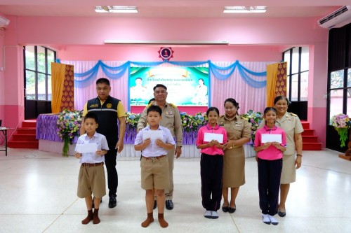 เทศบาลนครแม่สอด ร่วมมอบทุนปัจจัยพื้นฐานสำหรับนักเรียนยากไร้ โรงเรียนเทศบาลวัดดอนแก้ว