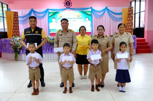 เทศบาลนครแม่สอด ร่วมมอบทุนปัจจัยพื้นฐานสำหรับนักเรียนยากไร้ โรงเรียนเทศบาลวัดดอนแก้ว