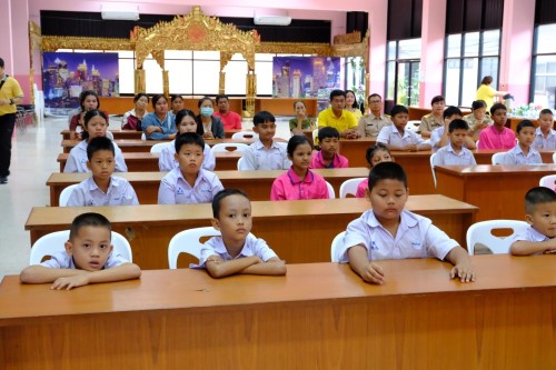 เทศบาลนครแม่สอด ร่วมมอบทุนปัจจัยพื้นฐานสำหรับนักเรียนยากไร้ โรงเรียนเทศบาลวัดดอนแก้ว