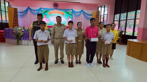 เทศบาลนครแม่สอด ร่วมมอบทุนปัจจัยพื้นฐานสำหรับนักเรียนยากไร้ โรงเรียนเทศบาลวัดดอนแก้ว