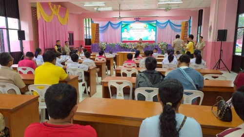 เทศบาลนครแม่สอด ร่วมมอบทุนปัจจัยพื้นฐานสำหรับนักเรียนยากไร้ โรงเรียนเทศบาลวัดดอนแก้ว