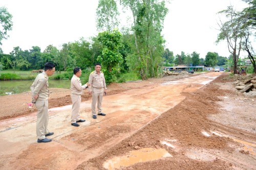 เทศบาลนครแม่สอด ลงพื้นที่ติดตามความคืบหน้างานก่อสร้างถนนและท่อระบายน้ำ ชุมชนสองแควสอง