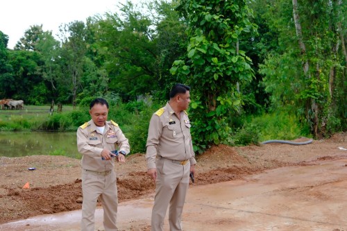 เทศบาลนครแม่สอด ลงพื้นที่ติดตามความคืบหน้างานก่อสร้างถนนและท่อระบายน้ำ ชุมชนสองแควสอง