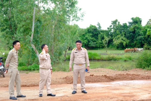 เทศบาลนครแม่สอด ลงพื้นที่ติดตามความคืบหน้างานก่อสร้างถนนและท่อระบายน้ำ ชุมชนสองแควสอง