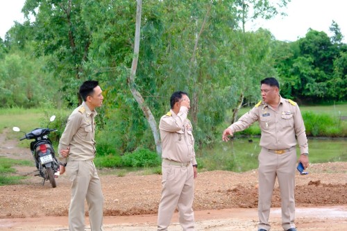 เทศบาลนครแม่สอด ลงพื้นที่ติดตามความคืบหน้างานก่อสร้างถนนและท่อระบายน้ำ ชุมชนสองแควสอง