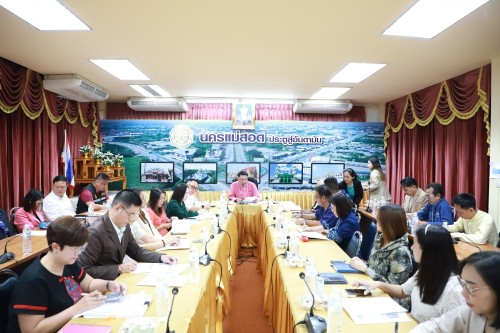 เทศบาลนครแม่สอด จัดประชุมหัวหน้าส่วนราชการ ประจำเดือนกันยายน พ.ศ.2568