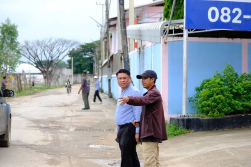 ทน.แม่สอด ลงพื้นที่สำรวจถนนเพื่อเตรียมความพร้อมในการออกแบบประมาณการราคา เพื่อรองรับโครงการในการแก้ไขปัญหาน้ำท่วมในเขตเทศบาลนครแม่สอด