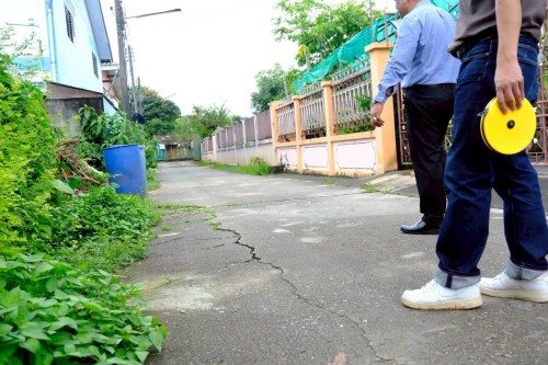 ทน.แม่สอด ลงพื้นที่สำรวจถนนเพื่อเตรียมความพร้อมในการออกแบบประมาณการราคา เพื่อรองรับโครงการในการแก้ไขปัญหาน้ำท่วมในเขตเทศบาลนครแม่สอด