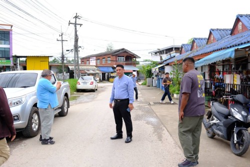 ทน.แม่สอด ลงพื้นที่สำรวจถนนเพื่อเตรียมความพร้อมในการออกแบบประมาณการราคา เพื่อรองรับโครงการในการแก้ไขปัญหาน้ำท่วมในเขตเทศบาลนครแม่สอด