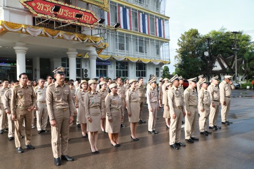 เทศบาลนครแม่สอด จัดกิจกรรมเคารพธงชาติ เนื่องในวันพระราชทานธงชาติไทย