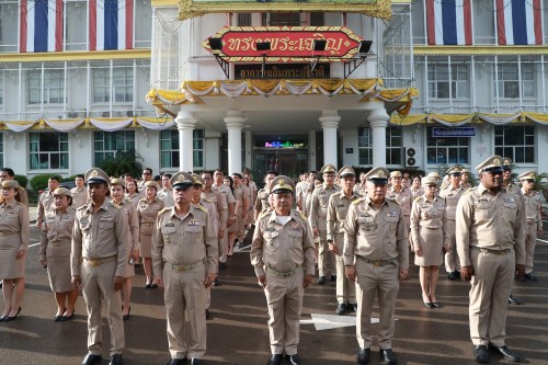 เทศบาลนครแม่สอด จัดกิจกรรมเคารพธงชาติ เนื่องในวันพระราชทานธงชาติไทย