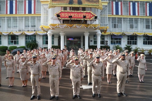 เทศบาลนครแม่สอด จัดกิจกรรมเคารพธงชาติ เนื่องในวันพระราชทานธงชาติไทย