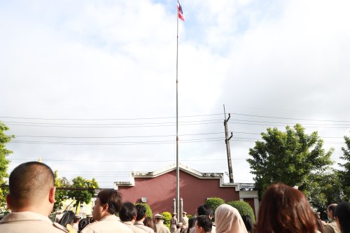 เทศบาลนครแม่สอด จัดกิจกรรมเคารพธงชาติ เนื่องในวันพระราชทานธงชาติไทย