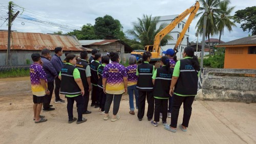 ทน.แม่สอด บูรณาการร่วมกับองค์การบริหารส่วนจังหวัดตาก ลงพื้นที่ขุดลอกลำเหมืองสาธารณะชุมชนสองแคว1 และชุมชนสองแคว2 เพื่อป้องกันน้ำท่วมขัง