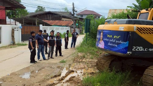 ทน.แม่สอด บูรณาการร่วมกับองค์การบริหารส่วนจังหวัดตาก ลงพื้นที่ขุดลอกลำเหมืองสาธารณะชุมชนสองแคว1 และชุมชนสองแคว2 เพื่อป้องกันน้ำท่วมขัง