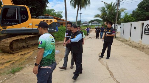 ทน.แม่สอด บูรณาการร่วมกับองค์การบริหารส่วนจังหวัดตาก ลงพื้นที่ขุดลอกลำเหมืองสาธารณะชุมชนสองแคว1 และชุมชนสองแคว2 เพื่อป้องกันน้ำท่วมขัง