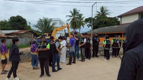 ทน.แม่สอด บูรณาการร่วมกับองค์การบริหารส่วนจังหวัดตาก ลงพื้นที่ขุดลอกลำเหมืองสาธารณะชุมชนสองแคว1 และชุมชนสองแคว2 เพื่อป้องกันน้ำท่วมขัง