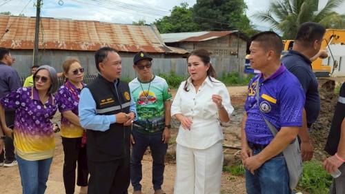 ทน.แม่สอด บูรณาการร่วมกับองค์การบริหารส่วนจังหวัดตาก ลงพื้นที่ขุดลอกลำเหมืองสาธารณะชุมชนสองแคว1 และชุมชนสองแคว2 เพื่อป้องกันน้ำท่วมขัง