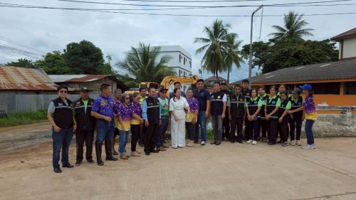 ทน.แม่สอด บูรณาการร่วมกับองค์การบริหารส่วนจังหวัดตาก ลงพื้นที่ขุดลอกลำเหมืองสาธารณะชุมชนสองแคว1 และชุมชนสองแคว2 เพื่อป้องกันน้ำท่วมขัง