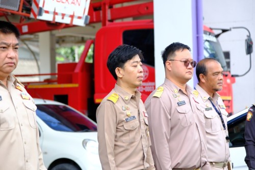 เทศบาลนครแม่สอด มอบนโยบายและตรวจแถวเจ้าหน้าที่ฝ่ายป้องกันและบรรเทาสาธารณภัย