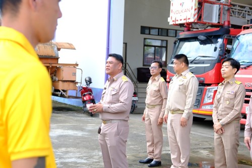 เทศบาลนครแม่สอด มอบนโยบายและตรวจแถวเจ้าหน้าที่ฝ่ายป้องกันและบรรเทาสาธารณภัย