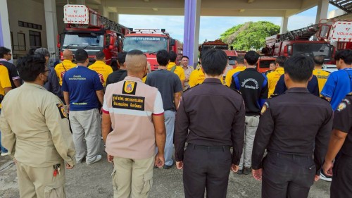 เทศบาลนครแม่สอด มอบนโยบายและตรวจแถวเจ้าหน้าที่ฝ่ายป้องกันและบรรเทาสาธารณภัย