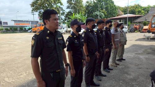 เทศบาลนครแม่สอด มอบนโยบายและตรวจแถวเจ้าหน้าที่ฝ่ายป้องกันและบรรเทาสาธารณภัย