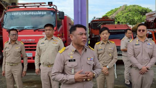 เทศบาลนครแม่สอด มอบนโยบายและตรวจแถวเจ้าหน้าที่ฝ่ายป้องกันและบรรเทาสาธารณภัย