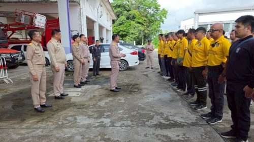 เทศบาลนครแม่สอด มอบนโยบายและตรวจแถวเจ้าหน้าที่ฝ่ายป้องกันและบรรเทาสาธารณภัย