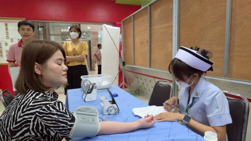 เทศบาลนครแม่สอด ร่วมกับโรงพยาบาลแม่สอด จัดกิจกรรมบริจาคโลหิตเพื่อถวายเป็นพระราชกุศลแด่พระบาทสมเด็จพระบรมชนกาธิเบศร มหาภูมิพลอดุลยเดชมหาราช บรมนาถบพิตร 