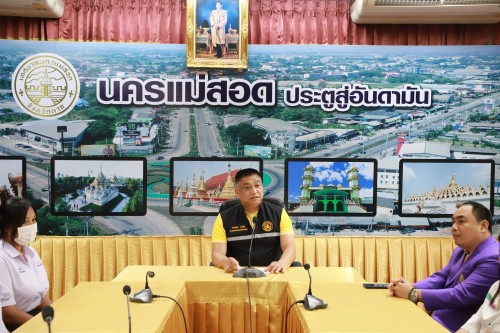 เทศบาลนครแม่สอด มอบเกียรติบัตรให้แก่นักเรียนโรงเรียนสรรพวิทยาคม ผู้ผ่านการฝึกประสบการณ์ ในคลินิกชุมอบอุ่น