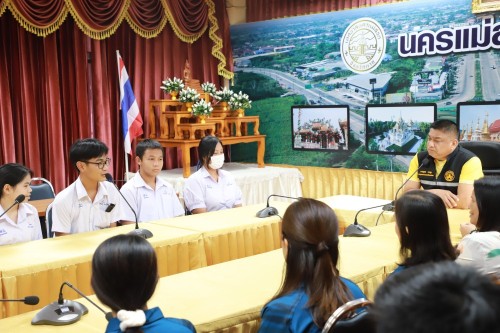 เทศบาลนครแม่สอด มอบเกียรติบัตรให้แก่นักเรียนโรงเรียนสรรพวิทยาคม ผู้ผ่านการฝึกประสบการณ์ ในคลินิกชุมอบอุ่น