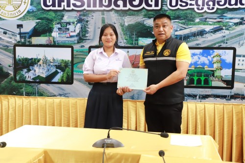 เทศบาลนครแม่สอด มอบเกียรติบัตรให้แก่นักเรียนโรงเรียนสรรพวิทยาคม ผู้ผ่านการฝึกประสบการณ์ ในคลินิกชุมอบอุ่น