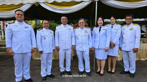 ทน.แม่สอด ร่วมพิธีเจริญพระพุทธมนต์ ทำบุญตักบาตร และพิธีวางพวงมาลา เนื่องในวันนวมินทรมหาราช ประจำปี 2568