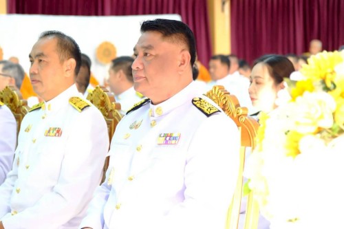 ทน.แม่สอด ร่วมพิธีเจริญพระพุทธมนต์ ทำบุญตักบาตร และพิธีวางพวงมาลา เนื่องในวันนวมินทรมหาราช ประจำปี 2568