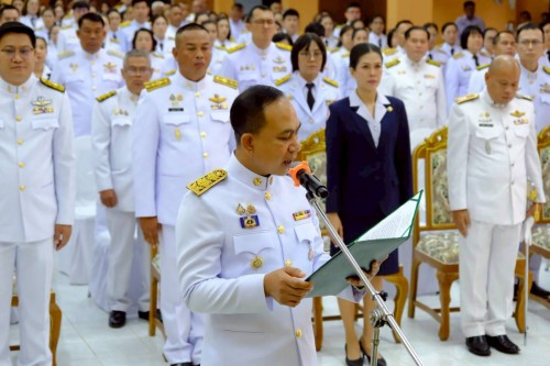 ทน.แม่สอด ร่วมพิธีเจริญพระพุทธมนต์ ทำบุญตักบาตร และพิธีวางพวงมาลา เนื่องในวันนวมินทรมหาราช ประจำปี 2568