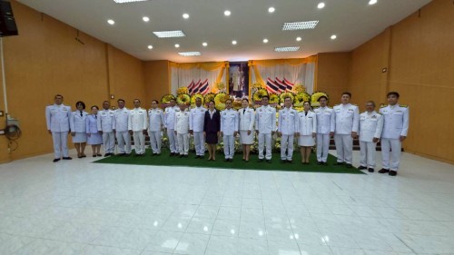 ทน.แม่สอด ร่วมพิธีเจริญพระพุทธมนต์ ทำบุญตักบาตร และพิธีวางพวงมาลา เนื่องในวันนวมินทรมหาราช ประจำปี 2568