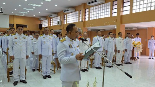 ทน.แม่สอด ร่วมพิธีเจริญพระพุทธมนต์ ทำบุญตักบาตร และพิธีวางพวงมาลา เนื่องในวันนวมินทรมหาราช ประจำปี 2568