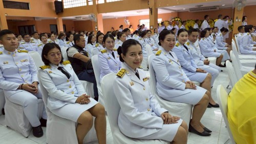 ทน.แม่สอด ร่วมพิธีเจริญพระพุทธมนต์ ทำบุญตักบาตร และพิธีวางพวงมาลา เนื่องในวันนวมินทรมหาราช ประจำปี 2568