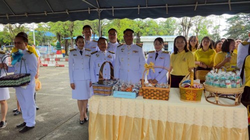 ทน.แม่สอด ร่วมพิธีเจริญพระพุทธมนต์ ทำบุญตักบาตร และพิธีวางพวงมาลา เนื่องในวันนวมินทรมหาราช ประจำปี 2568